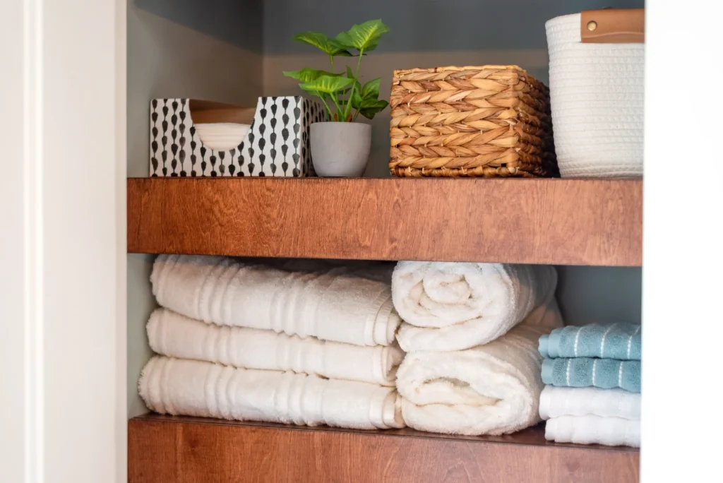 small bathroom storage hacks
