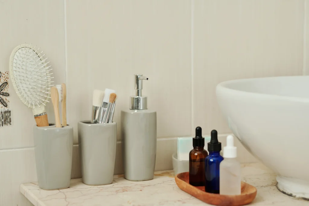 tiny bathroom storage idea